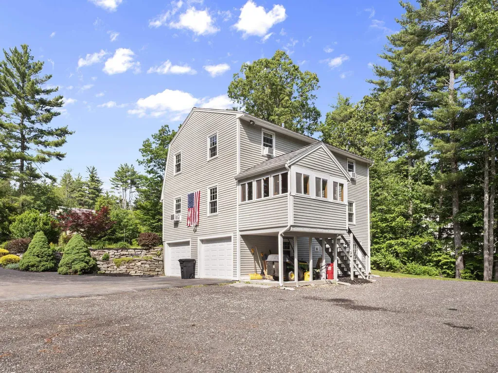 44 Mcquade Brook Road Bedford NH 03110