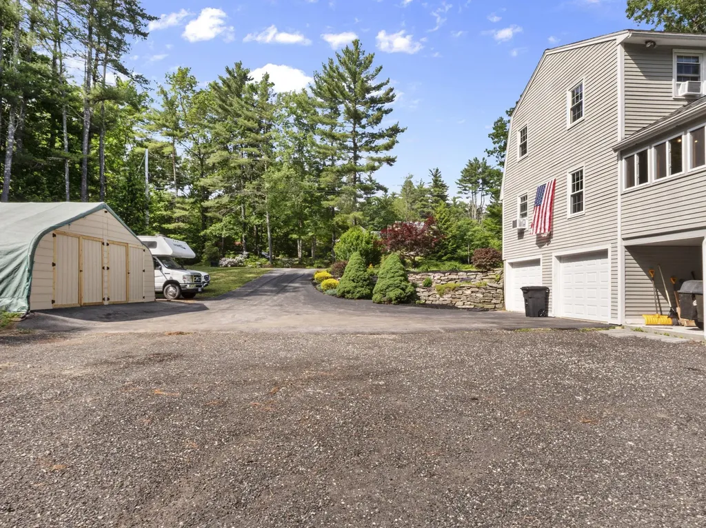 44 Mcquade Brook Road Bedford NH 03110