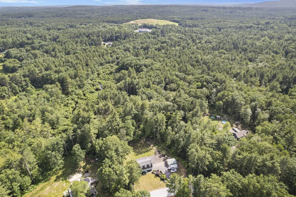 44 Mcquade Brook Road Bedford NH 03110