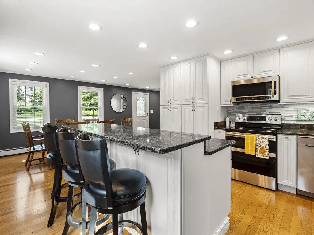 44 Mcquade Brook Road Bedford NH 03110