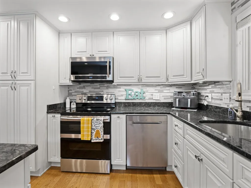 44 Mcquade Brook Road Bedford NH 03110