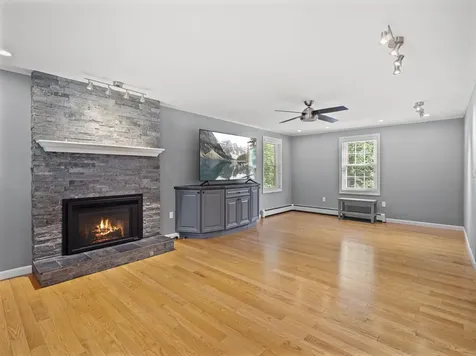 44 Mcquade Brook Road Bedford NH 03110