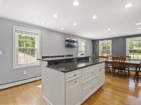 44 Mcquade Brook Road Bedford NH 03110