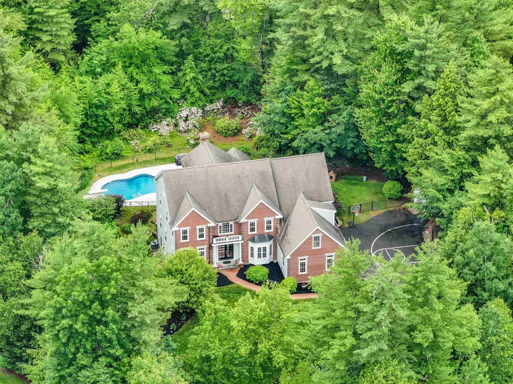 4 Chablis Court Bedford NH 03110