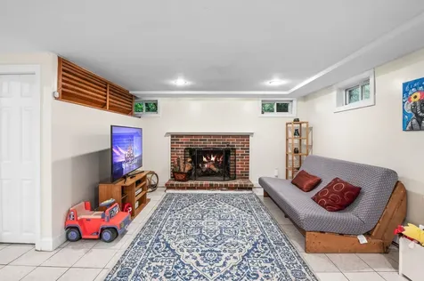 4 Sauer Terrace Durham NH 03824