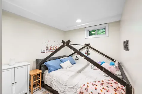 4 Sauer Terrace Durham NH 03824