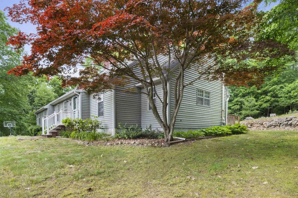 2 Ridgewood Drive Kingston NH 03848