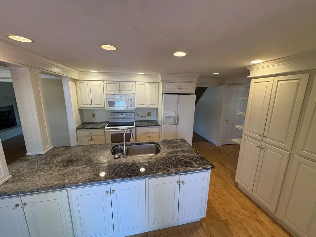 35 Woodland Drive Nashua NH 03063