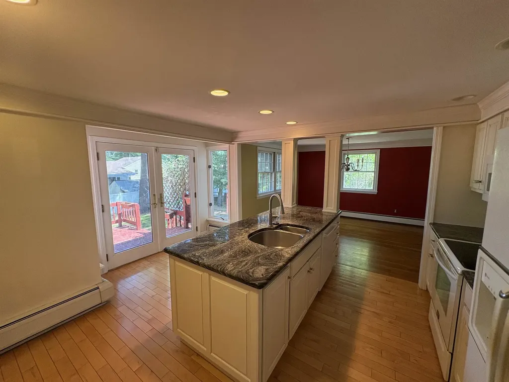 35 Woodland Drive Nashua NH 03063