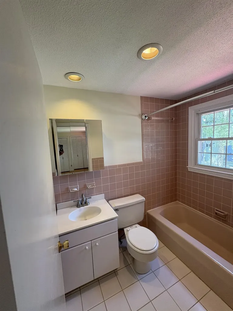 35 Woodland Drive Nashua NH 03063