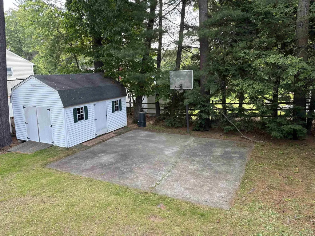 35 Woodland Drive Nashua NH 03063