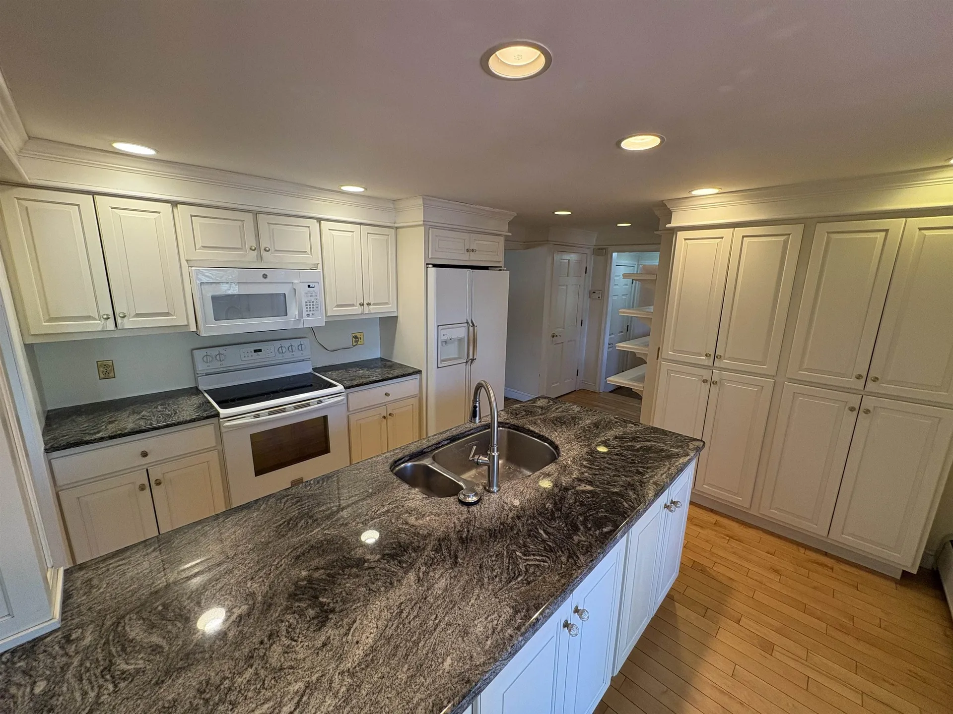 35 Woodland Drive Nashua NH 03063