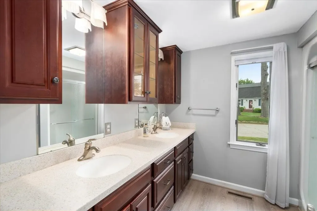 2 Presidential Circle Hampton NH 03842