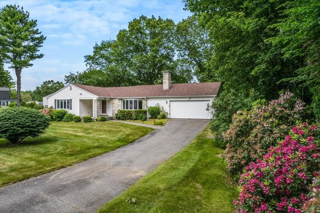 2 Presidential Circle Hampton NH 03842