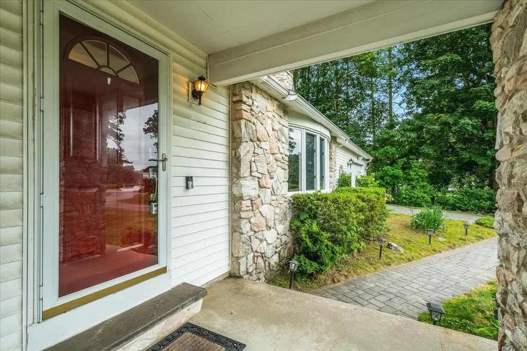 2 Presidential Circle Hampton NH 03842