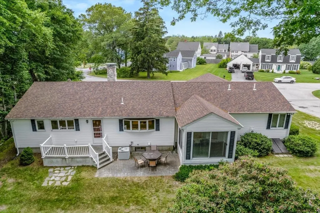 2 Presidential Circle Hampton NH 03842