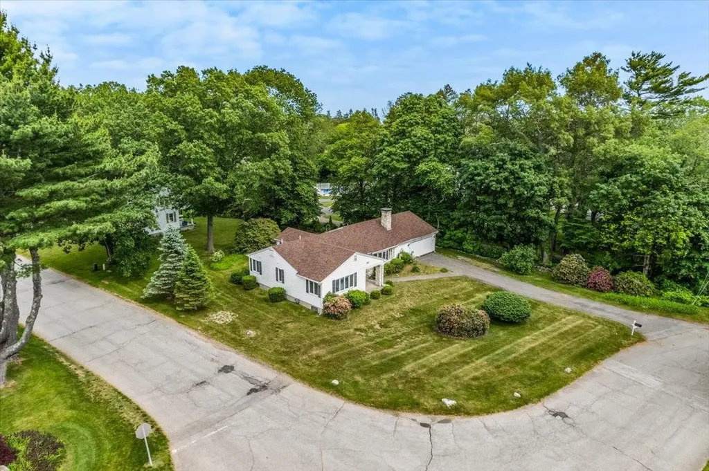 2 Presidential Circle Hampton NH 03842