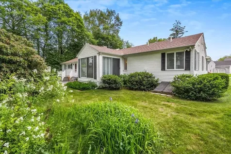 2 Presidential Circle Hampton NH 03842