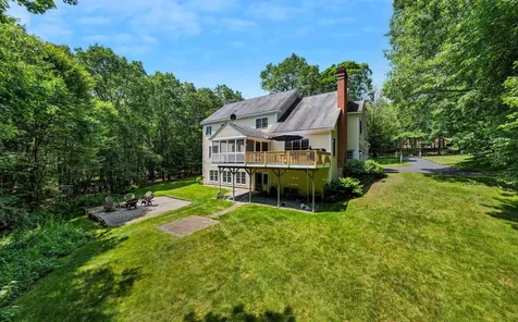 11 Mcafee Farm Road Bedford NH 03110