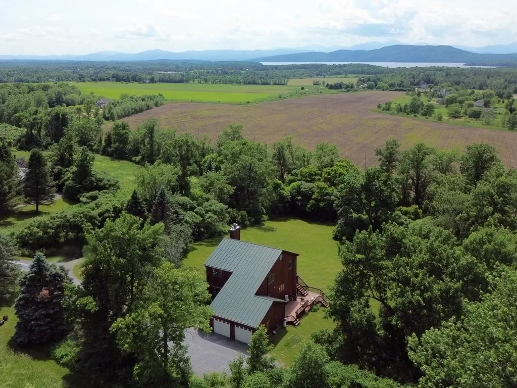 148 Little Horse Lane Charlotte VT 05445
