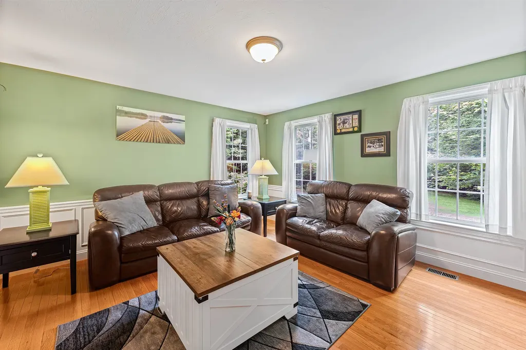 166 Brentwood Road Exeter NH 03833