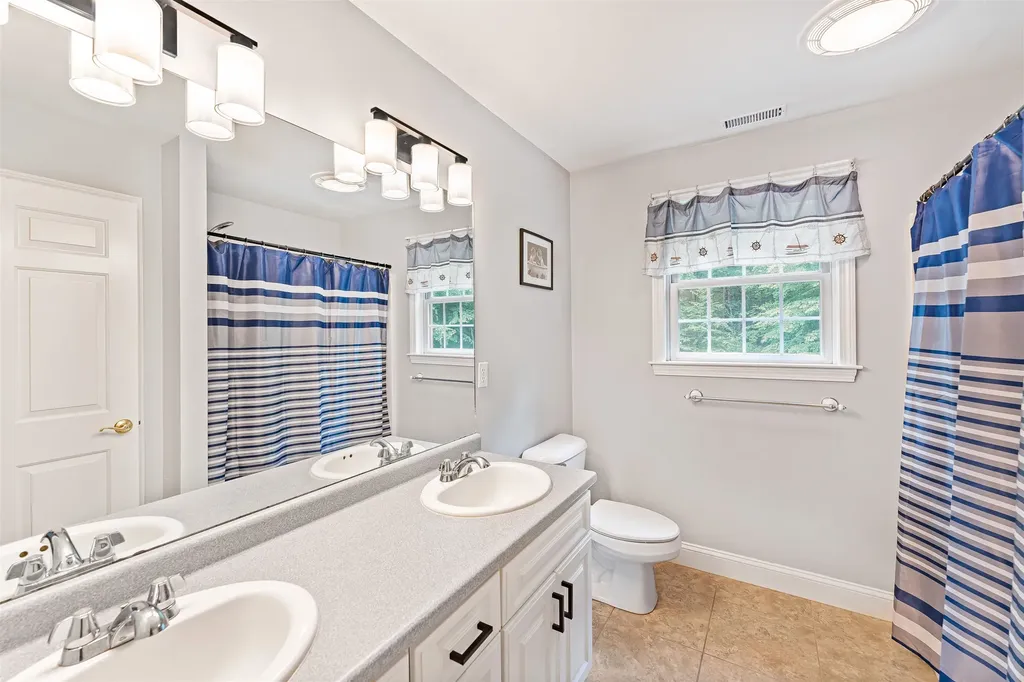 166 Brentwood Road Exeter NH 03833