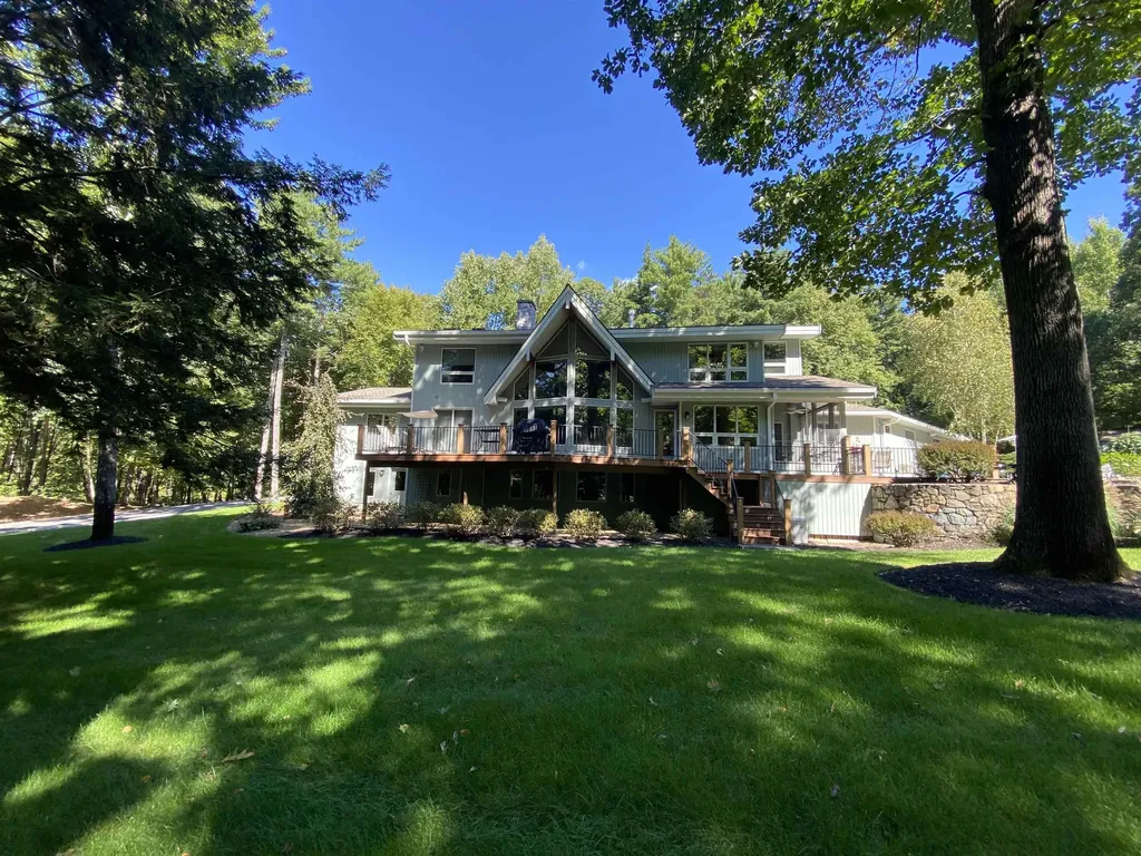 48 N Pepperell Road Hollis NH 03049