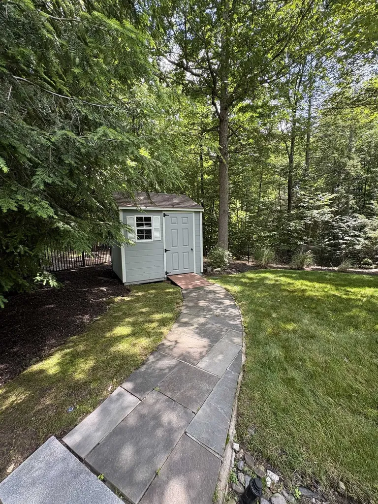 48 N Pepperell Road Hollis NH 03049