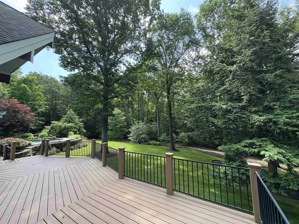 48 N Pepperell Road Hollis NH 03049