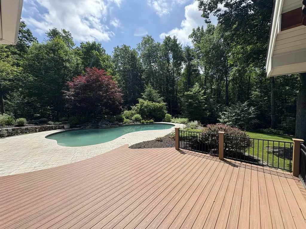 48 N Pepperell Road Hollis NH 03049