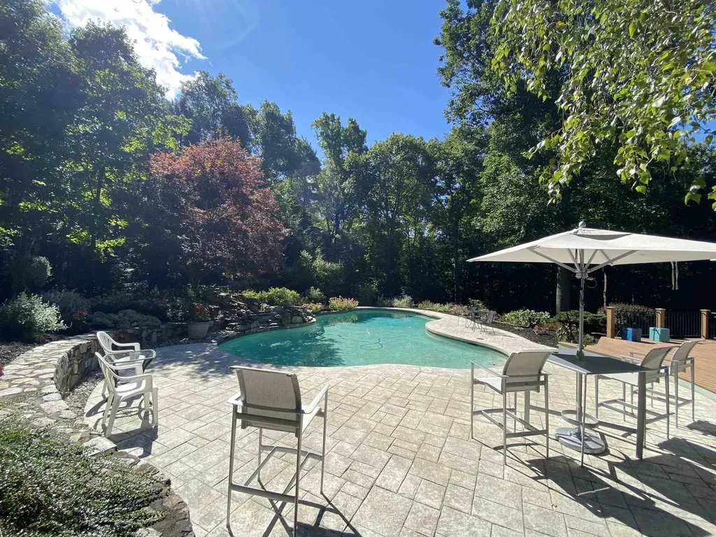 48 N Pepperell Road Hollis NH 03049