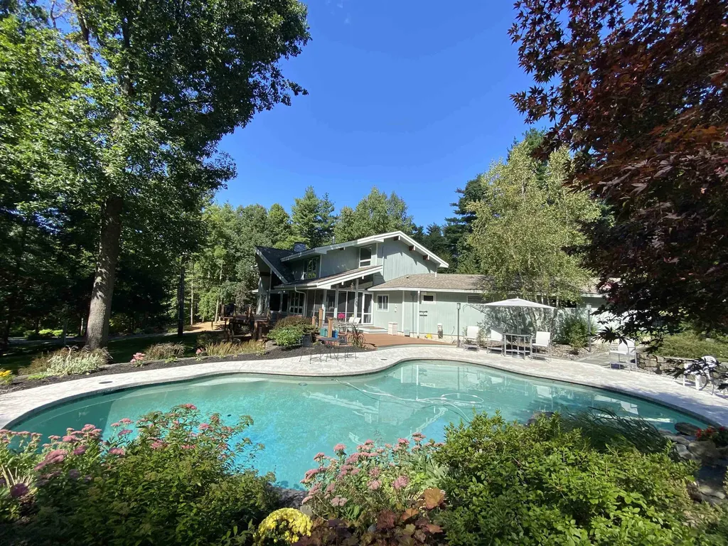 48 N Pepperell Road Hollis NH 03049