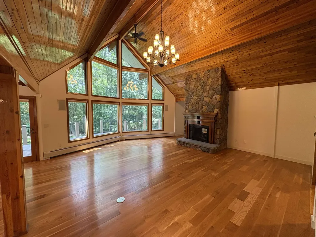 48 N Pepperell Road Hollis NH 03049