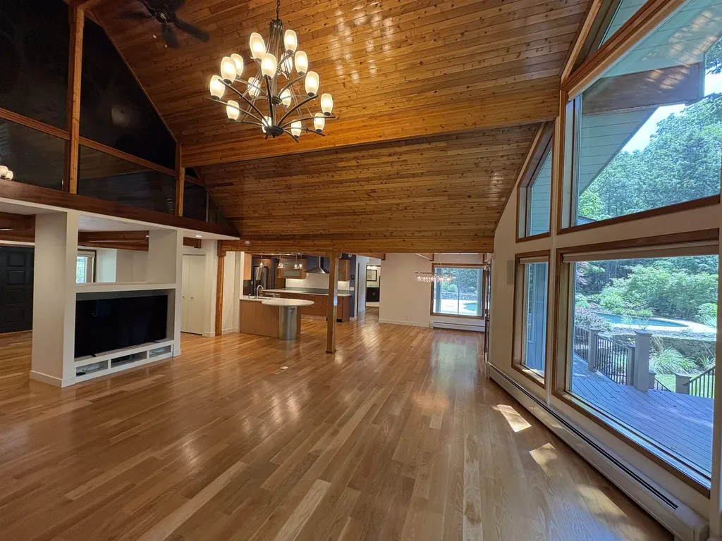 48 N Pepperell Road Hollis NH 03049