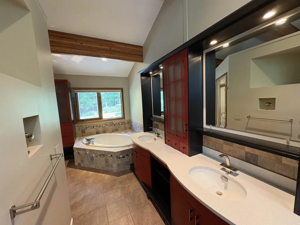 48 N Pepperell Road Hollis NH 03049