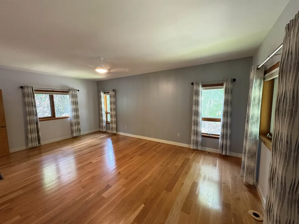 48 N Pepperell Road Hollis NH 03049