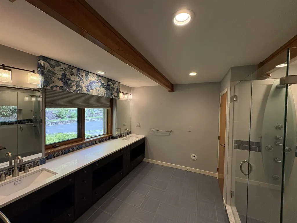 48 N Pepperell Road Hollis NH 03049