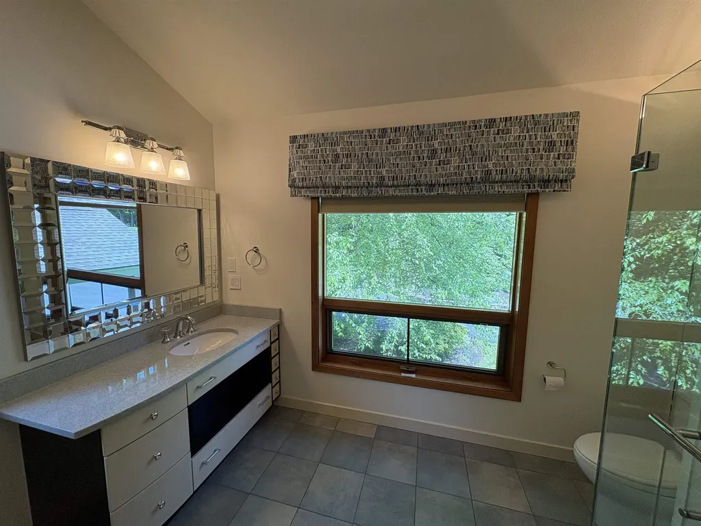 48 N Pepperell Road Hollis NH 03049