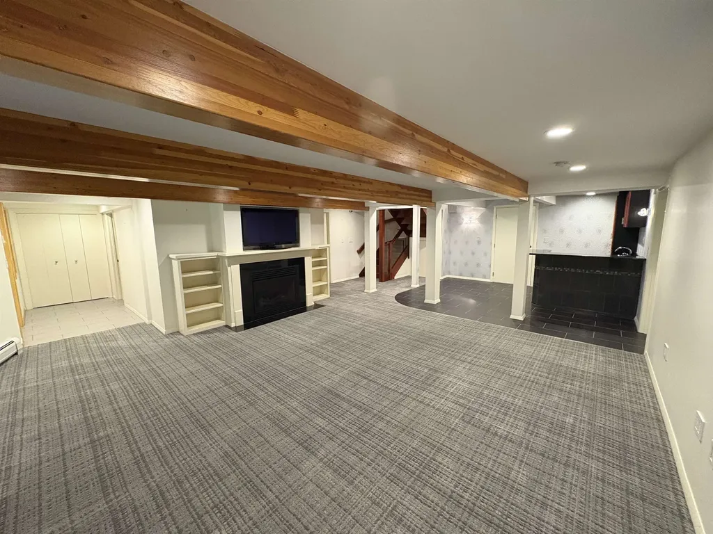 48 N Pepperell Road Hollis NH 03049