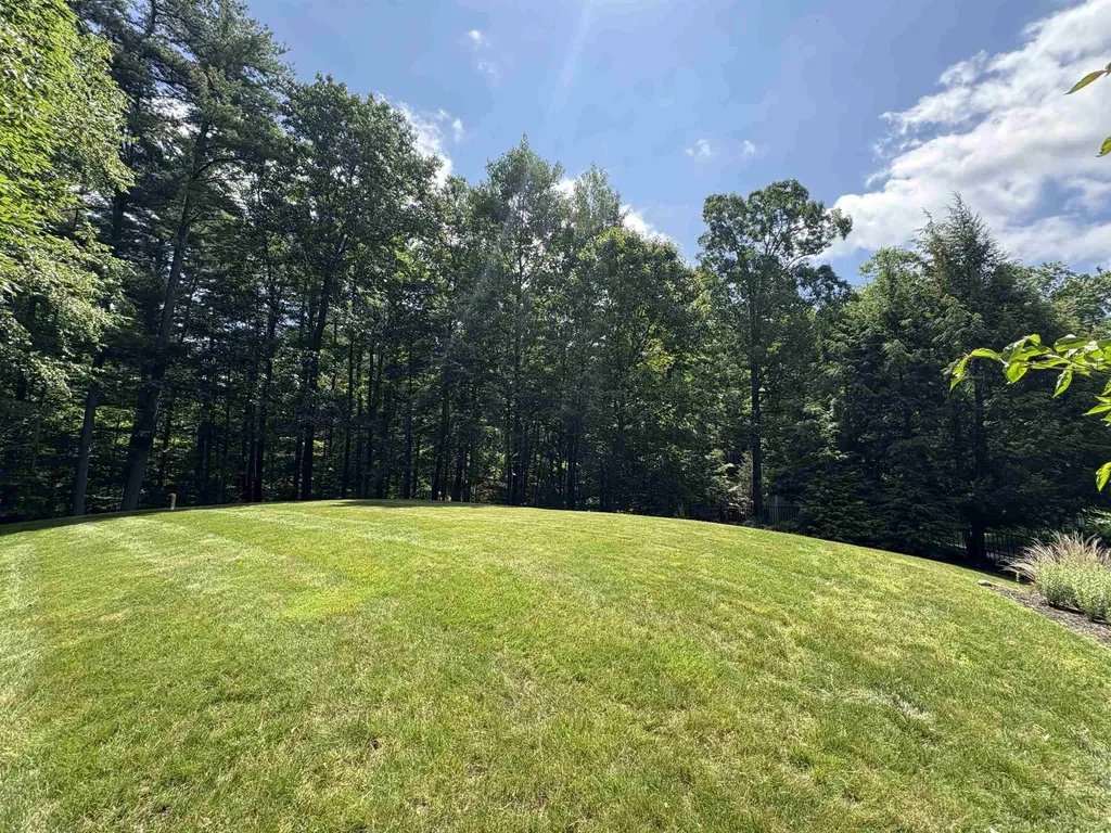 48 N Pepperell Road Hollis NH 03049
