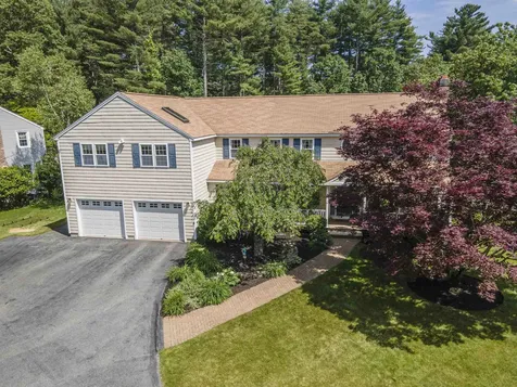 11 Watersedge Drive Nashua NH 03063