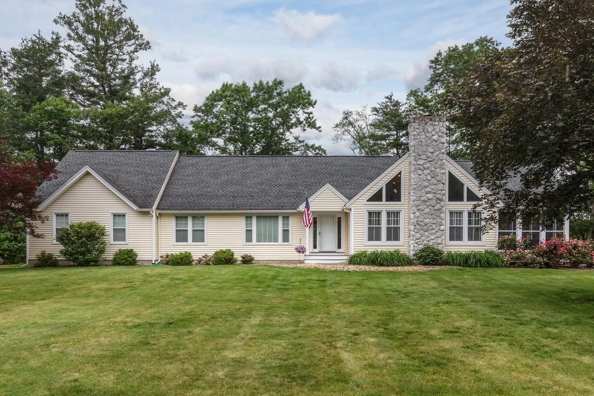 11 Naticook Avenue Litchfield NH 03052