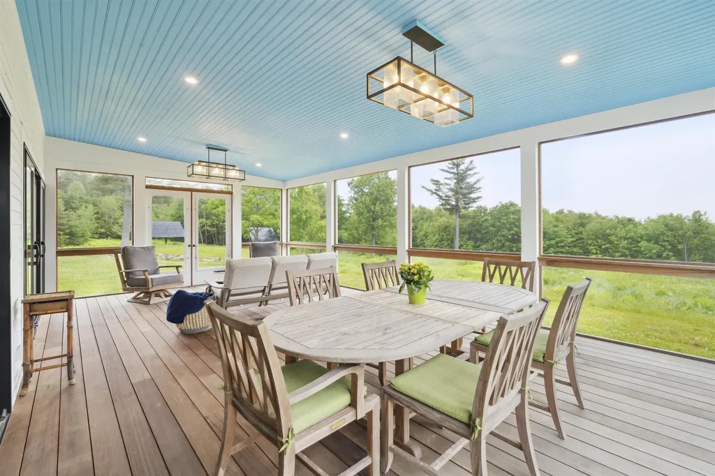 88 Stonehouse Road New London NH 03257