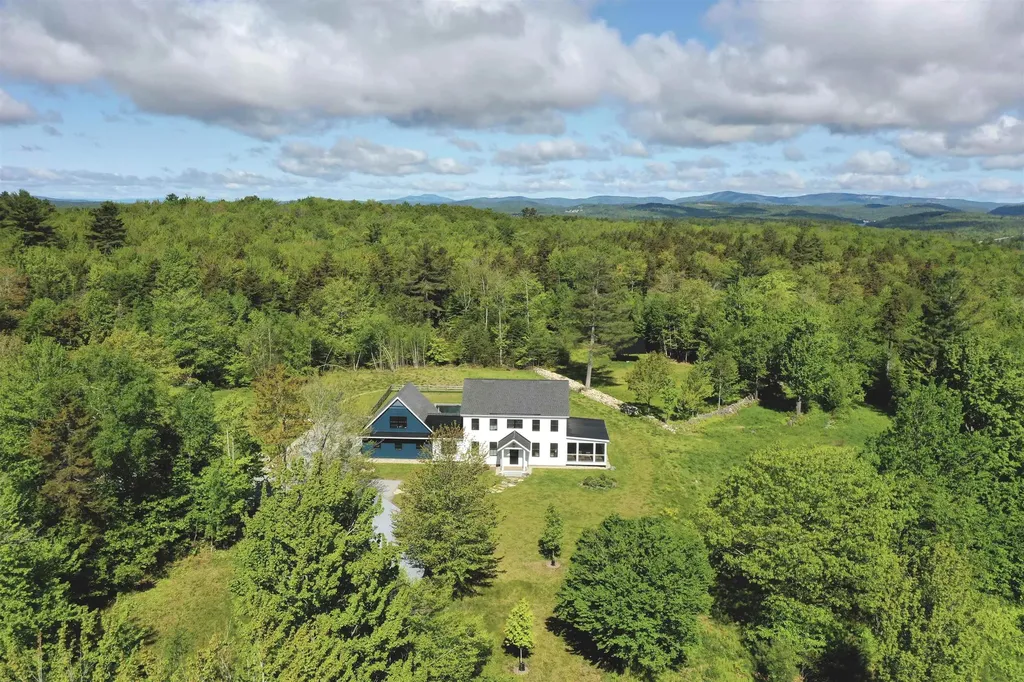 88 Stonehouse Road New London NH 03257