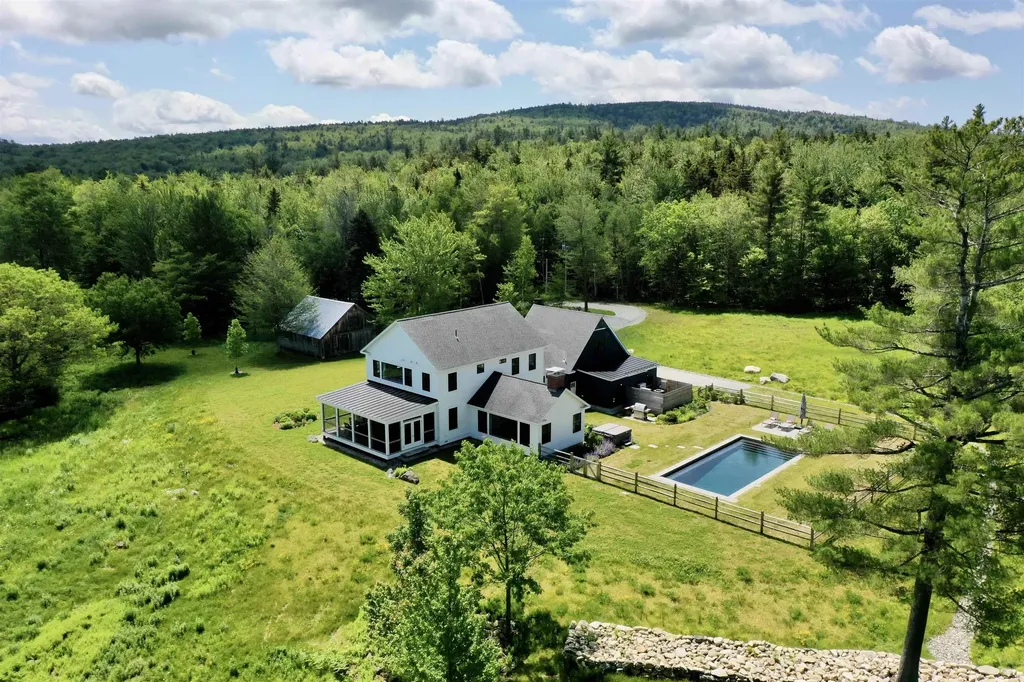 88 Stonehouse Road New London NH 03257