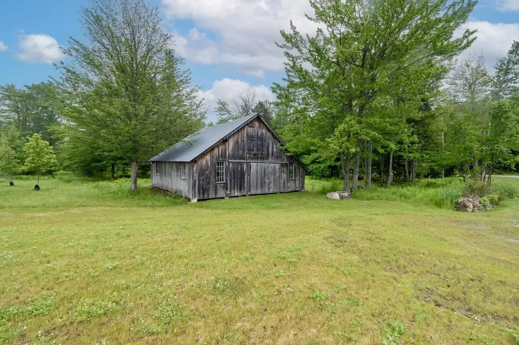 88 Stonehouse Road New London NH 03257