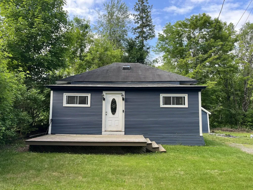 498 Clyde Street Newport City VT 05855