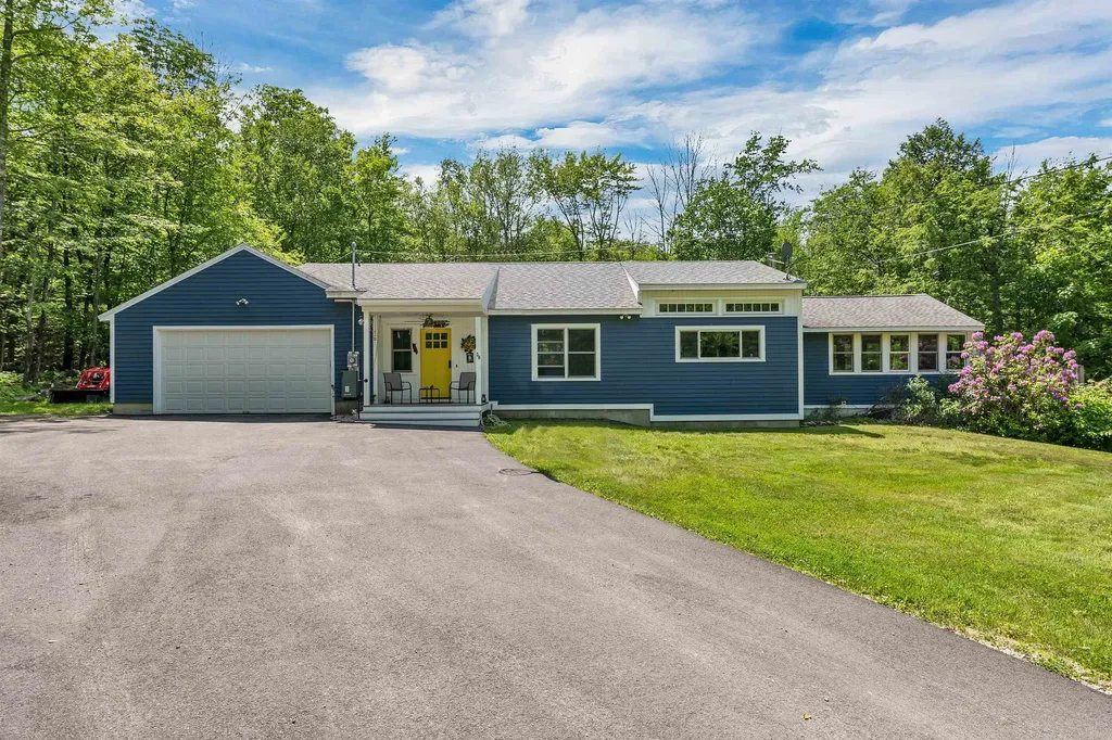 30 Dillon Drive East Strafford NH 03884