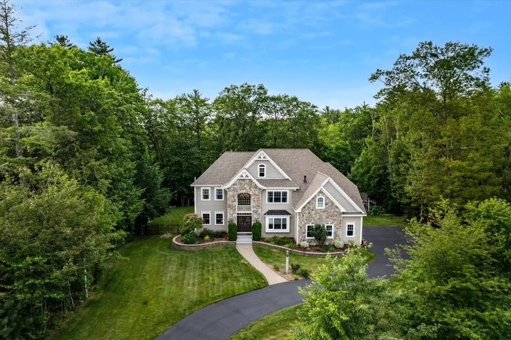 74 Settlers Court Bedford NH 03110