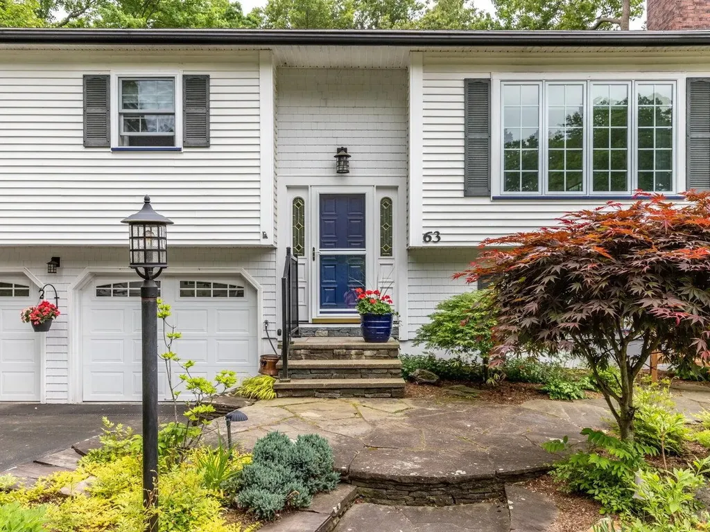 63 Robin Road Colchester VT 05446